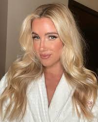 Jessica Maul's Instagram, Twitter & Facebook