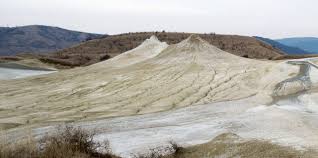 Vulcanii noroioşi de la pâclele mari şi pâclele mici au fost descoperiţi de francezul h. Sinteza Vulcanii Noroiosi Bine AÅ£i Venit Pe LunÄƒ