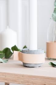 Diy Beton Kerzenstander Selber Machen Skandinavisch Schlichte Deko Selber Machen Deko Selber Machen Kerzenstander Holz