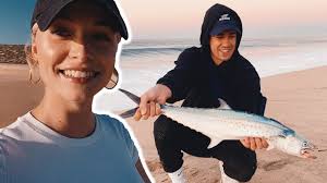 Lena gercke postet fotos ihres babybauchs. Angeln Mit Topmodel Lena Gercke Und Dustin Schone Anglerboard Forum Mit Den Besten Tipps Zum Angeln