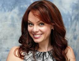 She has a brother, joshua, and a sister, heidi, who died in 1994 of a malignant heart tumor.she has a daughter named catherine grace mirich. Melinda Clarke 6 Quick Facts You Need To Know Celebtap