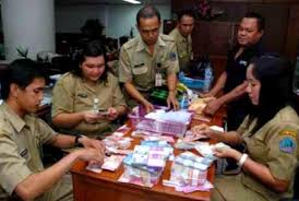 Setiap bulannya mendapatkan gaji sebesar 4 jt. Kemenkeu Anggaran Gaji Ke 13 Dan 14 Pns Mencapai Rp 8 Triliun Republika Online