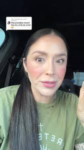 Stephanie Farrar's Instagram, Twitter & Facebook