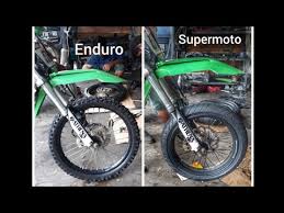 Kawasaki klx 250 ini digarap oleh caos custom, workshop asal pancoran yang memang dikenal lama piawai dalam urusan modifikasi motor supermoto dan trail. Klx Modif Jadi Supermoto Youtube
