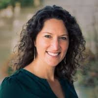 Carolyn Petsche's Instagram, Twitter & Facebook