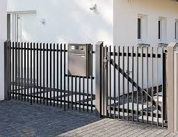 Pin Von Elnora Gleason Auf Gartenpflanze In 2020 Alu Zaun Vorgarten Zaun Metallzaun