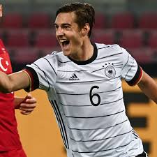 Discover everything you want to know about florian neuhaus: Neuhaus Spricht Uber Bayern Wechsel