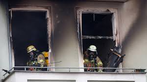In ihrer wohnung empfehlen wir die maus xtin „klein feuerlöscher in griffnähe zu platzieren. Rauchmelder Feuerloscher Loschdecke Diese Dinge Sind Nutzlich Wenn Es Brennt Bayern 1 Radio Br De