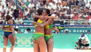 O brasil é o país com mais medalhas no vôlei de praia nos jogos olímpicos. Com Jacqueline E Sandra Brasil Ganha O Ouro No Volei De Praia Em Atlanta Acervo