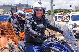 Coronavirus, bolsonaro sulla moto d'acqua: Criticado Por Postura Na Pandemia Bolsonaro Faz Passeio De Motocicleta Em Brasilia 24 01 2021 Poder Folha