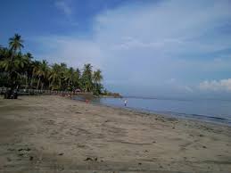 Tiket masuk pantai pasir putih sirih dan karang meong cukup murah, per orang hanya ditarik tarif sekitar rp 15 ribu saja, sedangkan bagi yang mengendarai sepeda motor akan dikenai tambahan biaya rp 20 ribu. Pasir Putih Sirih Kotor Cerita Koe