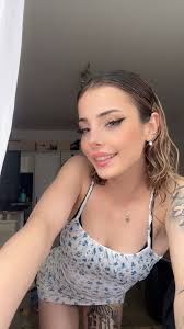 Excuse me again😇 but I would just like a sign from you... A little "hello"  🤭👋and that would be enough to brighten my day 😘🙃