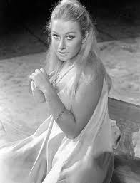 British Black Actresses In Their 20s 29 Celebrities You Probably Have Never Seen When They Were Young And In Their 20s In 2020 Helen Mirren Dame Helen Mirren Dame Helen