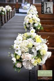 Round Small Aisle Flower Arrangement For Wedding Ceremony Aisle Flowers Wedding Flower Arrangements Wedding Ceremony Flowers