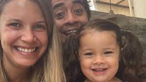También se ha desempeñado como presentador de televisión y locutor de radio. Pareja De Fernando Godoy En El Cumpleanos De Su Pequena Hija Gracias Por Ensenarme Tanto Meganoticias