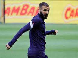 Benzema a été remplacé par olivier giroud à. J2idbamnq9qn9m