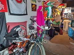 Peanut's Restaurant &...