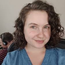 Sarah Hyatt's Instagram, Twitter & Facebook