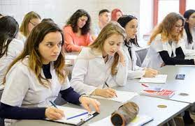 Masca rămâne un accesoriu obligatoriu, petrecerile se termina tot la 2.00. Simularea Examenului De Admitere La Facultatea De MedicinÄƒ
