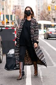 6 402 222 · обсуждают: Emily Ratajkowski And Katie Holmes Are Behind The Sculptural Boot Trend British Vogue