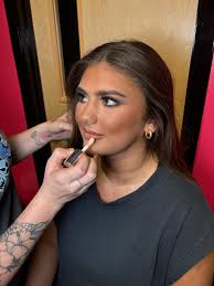 In my eyes, there's never to much to learn when it comes to Makeup  Artistry.. And of course what better way to learn new tips and tricks than  a 1:1 lesson with