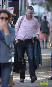 Peyton williams manning is a former american football quarterback who played in the national football league for 18 seasons. Peyton Manning Joins Sofia Vergara On Modern Family Set Photo 3805264 Peyton Manning Sofia Vergara Pictures Just Jared