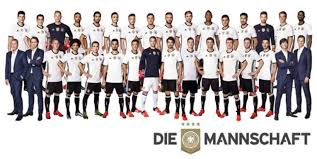 Am montag (16.7.) standen ralf fährmann und seine mitspieler nach der trainingseinheit am vormittag in der zweiten tageshälfte rund 04 stunden lang im königsblauen. K3qd1yadldaefm