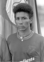 FpcRetro в X: „1990. ¿Costeños debutantes en el DIM? El Ferry Zambrano.  https://t.co/6wNfekEZR0“