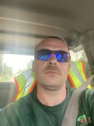 Vermont casting Model (Radiance). Propane fireplace, works well , came with  house that i bought, upgraded house to, propane furnace. Works as it  should. CASH ONLY