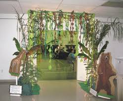Pin By Saundra Sartin On 2015 Vbs Safari Decorations Jungle Decorations Jungle Safari Decorations