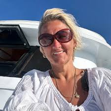 Hi! How much is a sunbed and an umbrella