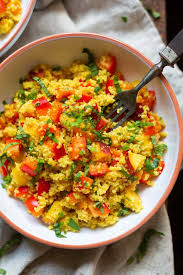 Veganer Couscoussalat Mit Pfirsich Minze Und Limetten Dressing Kochkarussell Rezept Couscous Salat Rezept Pfirsich Rezepte
