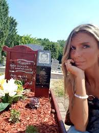 Megtudtuk róla, hogy kis segítséggel tud tortát sütni, végtelen türelme van a gyerekekhez és nem bánja. Erthetetlen De Nagyon Kivancsiak Az Emberek Sebestyen Balazs Hazara Nlc