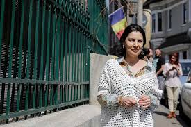 Acuzatiile care i se aduc.citeste mai departe despre liviu. Bombonica Prodana Fosta SoÈ›ie A Lui Liviu Dragnea A ScÄƒpat In Dosarul AngajÄƒrilor Fictive Procesul Penal A Incetat DupÄƒ Ce A PlÄƒtit Prejudiciul