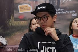 Meskipun iqbal lahir di surabaya namun ia asli bandung dan saat ini iqbaal ramadhan menetap di jakarta timur. Here Is Reaction To Iqbaal Ramadan When You Meet The Conscience His Wife Posted