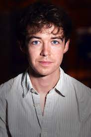 Alex Lawther - Wikipedia