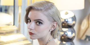 Anya Taylor-Joy Wears Vera Wang to the 2021 SAG Awards