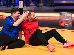 Dabei geht es um kampfgeist und fitness, köpfchen und geschick. Schlag Den Star Moderator Elton Kundigt Neue Show Schlag Den Besten Auf Prosieben An Express De