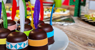 Indianer Wissen Wie Man Feiert Wir Zeigen Dir Wie Du Den Coolsten Indianer Und Cowboy Geburtstag Im Ganze Cowboy Geburtstag Partyideen Fur Kinder Kinder Party