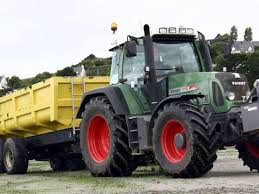 Tragique Accident En Bretagne Au Volant De Son Tracteur Il Renverse Son Pere Et Le Tue C Copyright Sud Ouest Tragique Acc In 2020 Ferrari F80 Tractors Ferrari