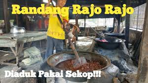 Pakai santan serta bumbu rendang sapi khas minang merupakan sajian istimewa untuk merayakan hari raya termasuk idul adha. 80 Kg Rendang Habis Dalam 1 Jam Rendang Terenak Di Bukittinggi Youtube