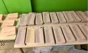 Una de color lila servirá. Elecciones Madrid 2021 La Junta Electoral Da El Visto Bueno A Que Las Papeletas Del Pp Sean De Otro Color