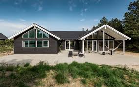 Siden dansommer så dagens lys sidst i halvfjerdserne, er det nu også blevet muligt at leje sommerhuse udenfor danmark hos dansommer. Aqua Luksussommerhuse Byg Stort Pool Sommerhus