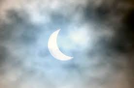 Vendredi 20 mars, une éclipse partielle de soleil pourra être observée en france entre 9h15 et 11h45. Eclipse Solaire 20 Mars 2015 Flickr Blog