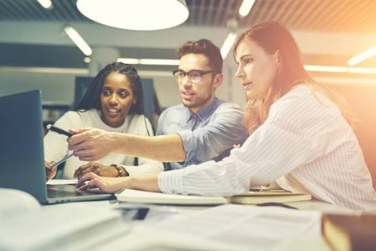 We can do better than the master model of online course development. Let's build courses together (opinion)