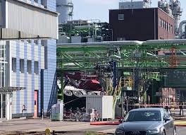 Chempark dormagen around 2,000 different chemical products are manufactured by a total workforce of 10,500 at chempark dormagen (as at 03/2017), making it a site of some stature. Rtl West Kran Auf Rohr Gestutzt Heute Mittag Sturzte Im Facebook