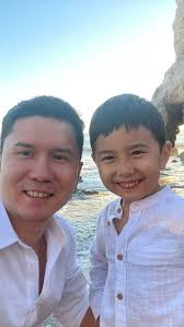 Хочу, чтоб сынок посмотрел это видео, когда будет взрослым и понимал, что  папа его любит так как умеет любить.