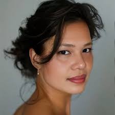 Fiona Gee's Instagram, Twitter & Facebook