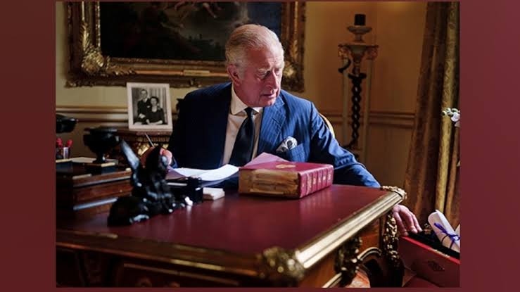 Buckingham Palace releases new photo of King Charles III - ABC News