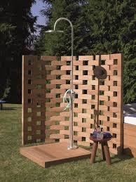 Die Schonsten Gartenduschen Fur Heisse Tage Roomido Gartendusche Duschdesigns Aussendusche